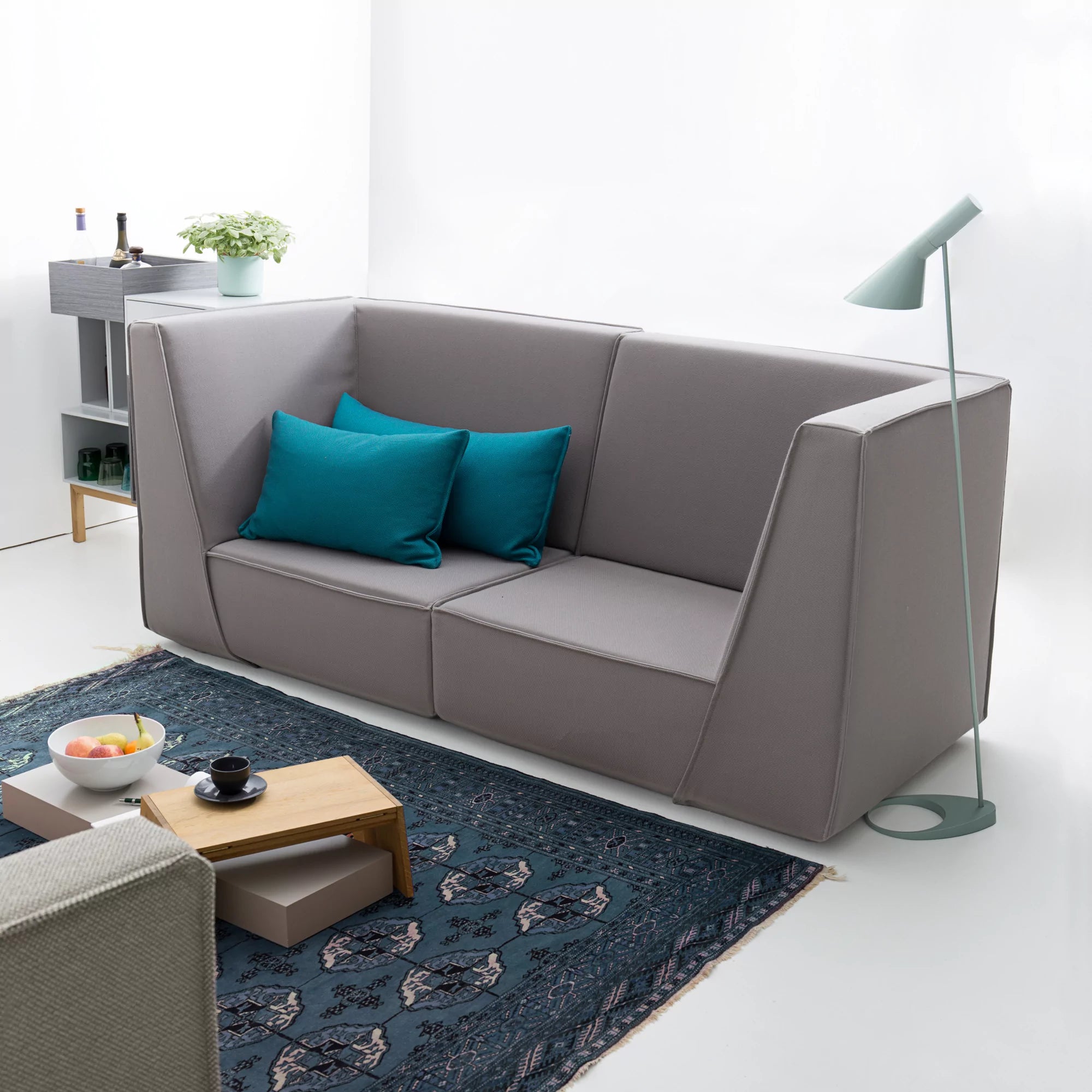 Graues 2-Sitzer Sofa mit hohen Lehnen