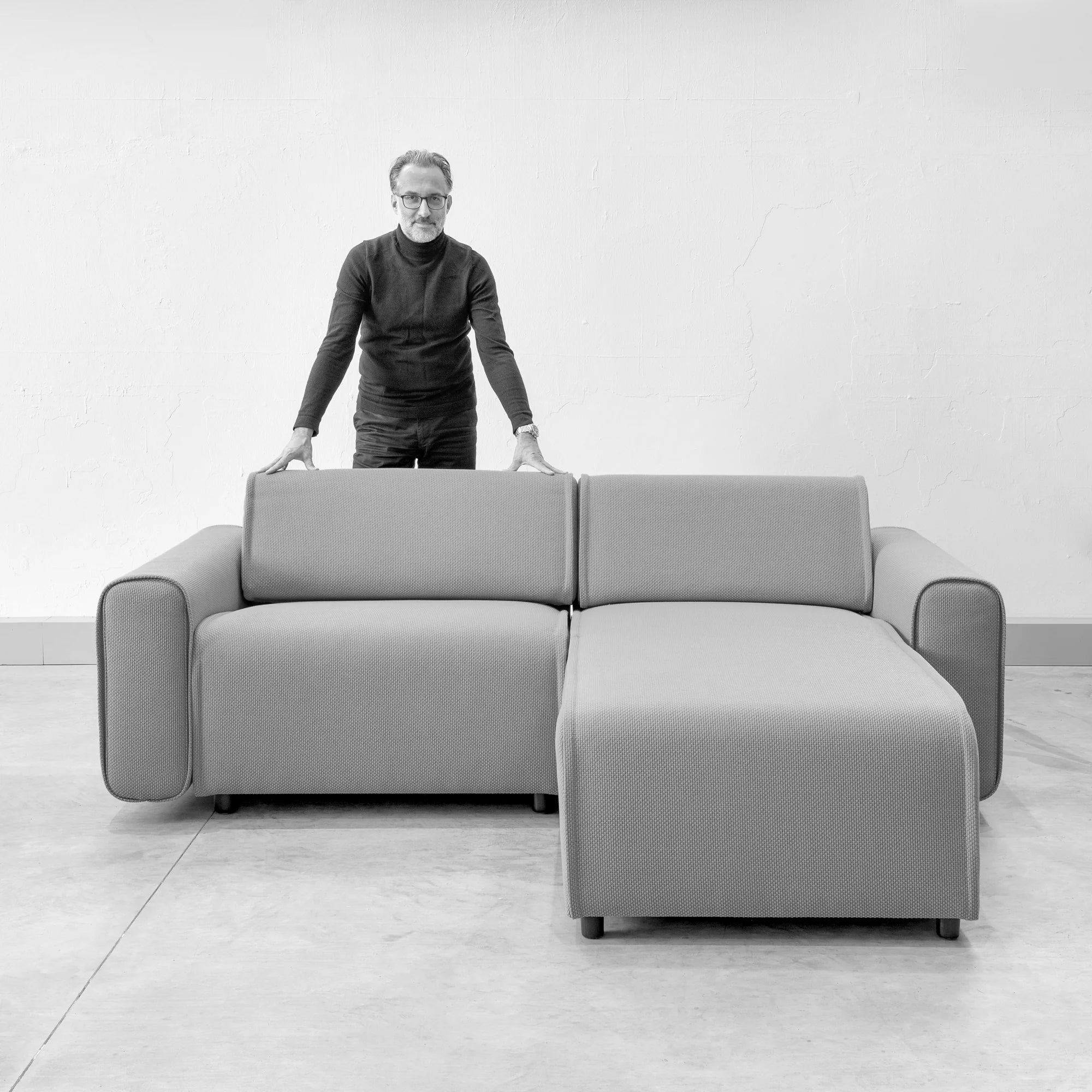 Olaf Schroeder Industrial Design vor Sofa Belleform