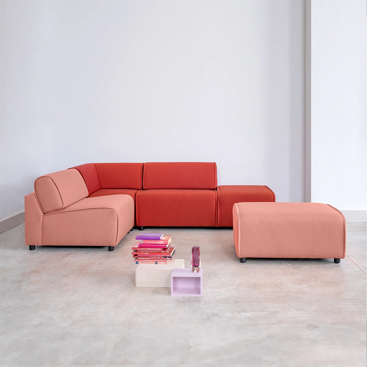 Sofa Belleform mit Hocker in zwei Farben