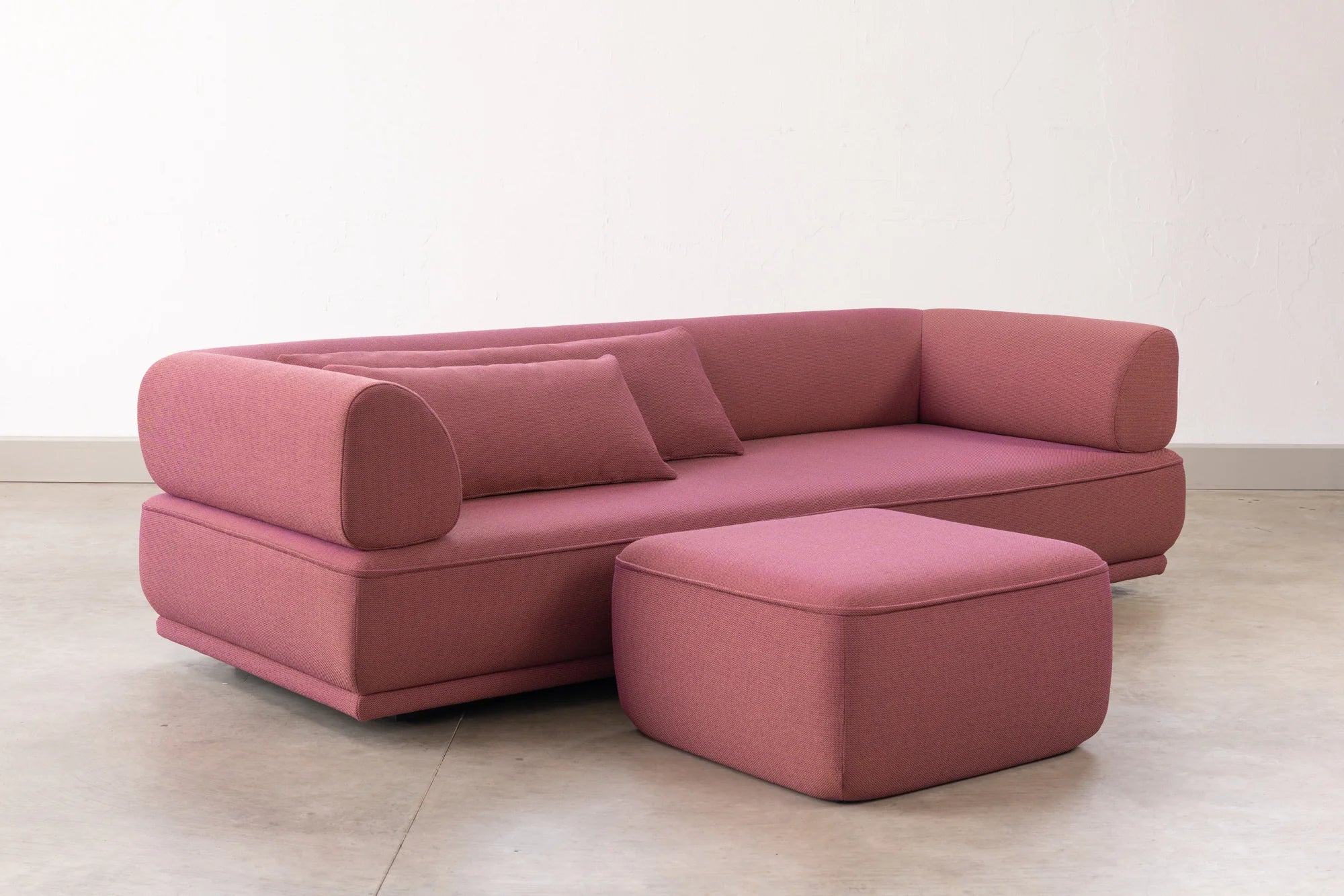 Sofa Gordo dreisitzer mit Pouf in rot